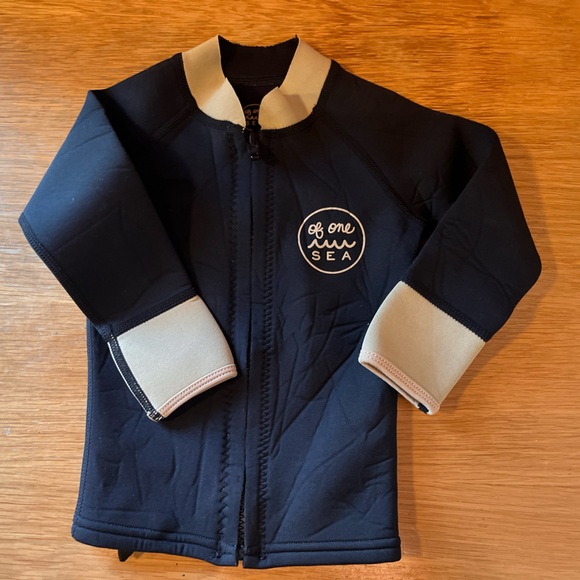 🌊of one sea wetsuit top size 2T 🌊 - Picture 2 of 8